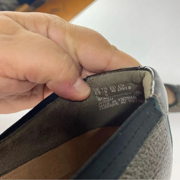 Clarks Artisan Womens 9N Pewter Bronze Patent Toe Ballet Flats Slip On Shoes - Picture 5 of 6